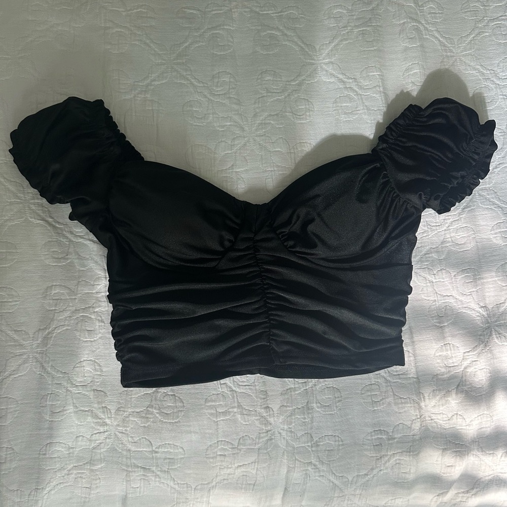 Black Puff Sleeve Crop